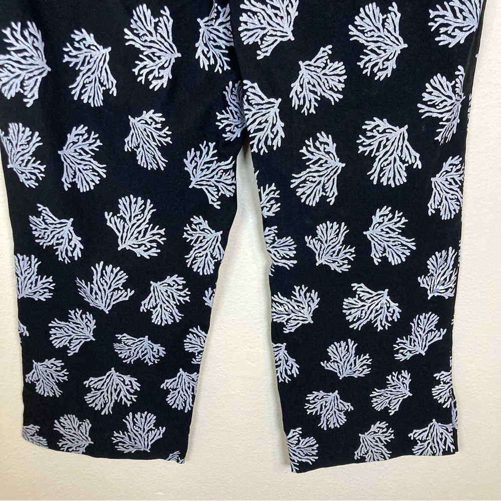 Lulu-B Black White Coral Print Capri Pants Womens Size 6 Stretch Coastal - Picture 7 of 8